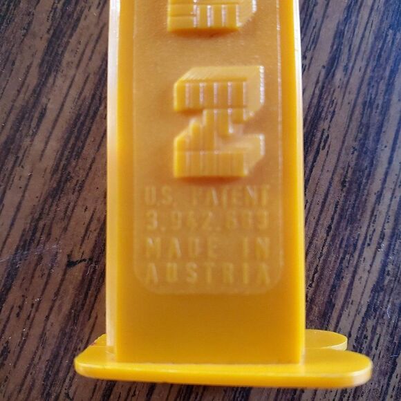 Vtg Garfield The Cat Pez Dispenser Austria Feet Sleepy Eyes Green Hat - Picture 8 of 8